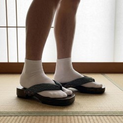 Wooden Clogs with Tabi Socks Japanese Geta Sandals